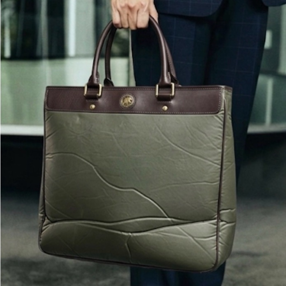 Vintage Hunting World Stylish Green Tote Bag
